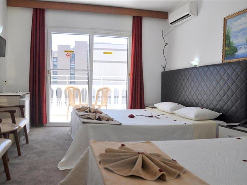 Mustis Royal Plaza Hotel 3*